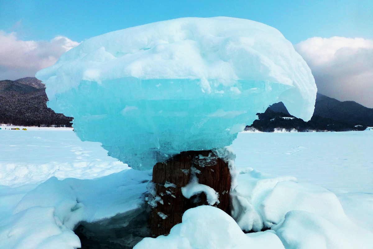 キノコ氷 北海道糠平湖湖面